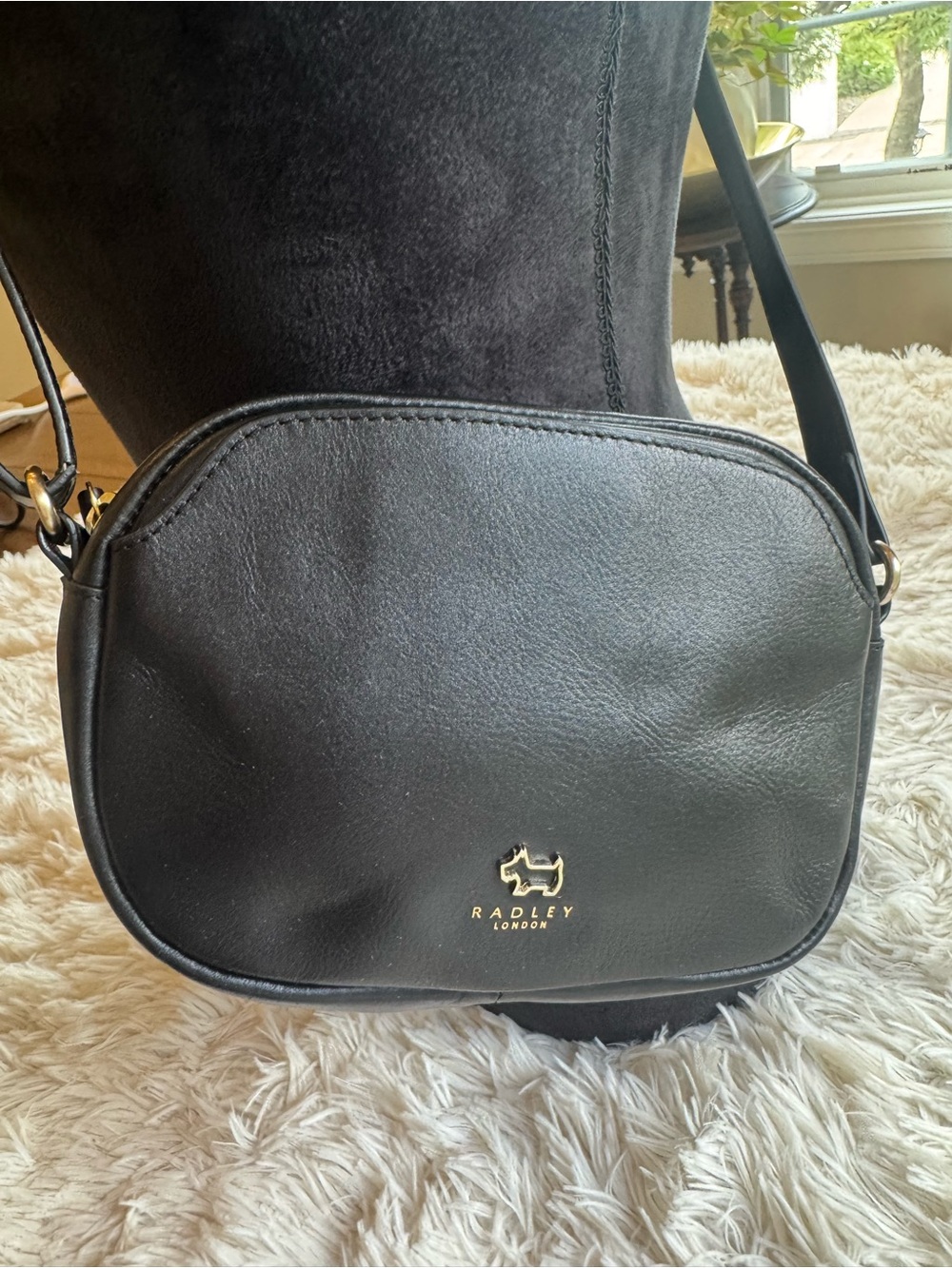 RADLEY LONDON Black Leather Crossbody with Gold Logo - Picture 5 of 10